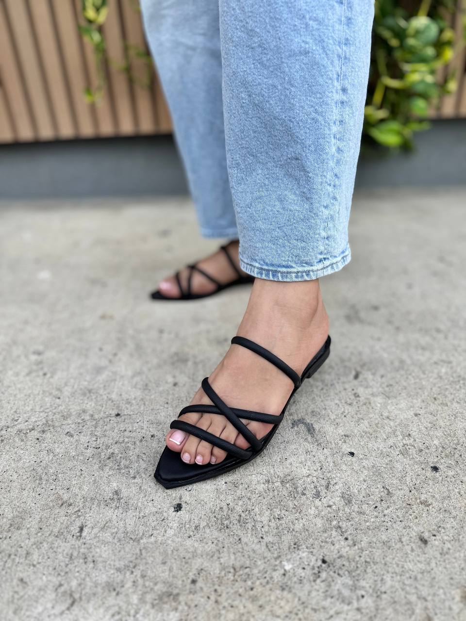Sandalia Elegante de Tiras Cruzadas - Comodidad Premium
