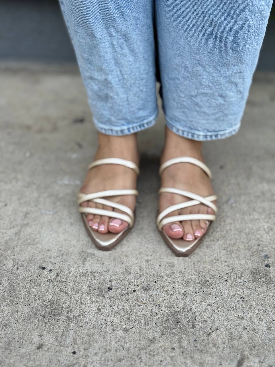 Sandalia Elegante de Tiras Cruzadas - Comodidad Premium
